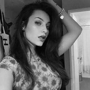 Meet your Posher, Mia